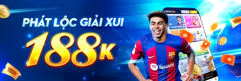 Đội tuyển Esports chuyên nghiệp đang thi đấu trên sân khấu lớn